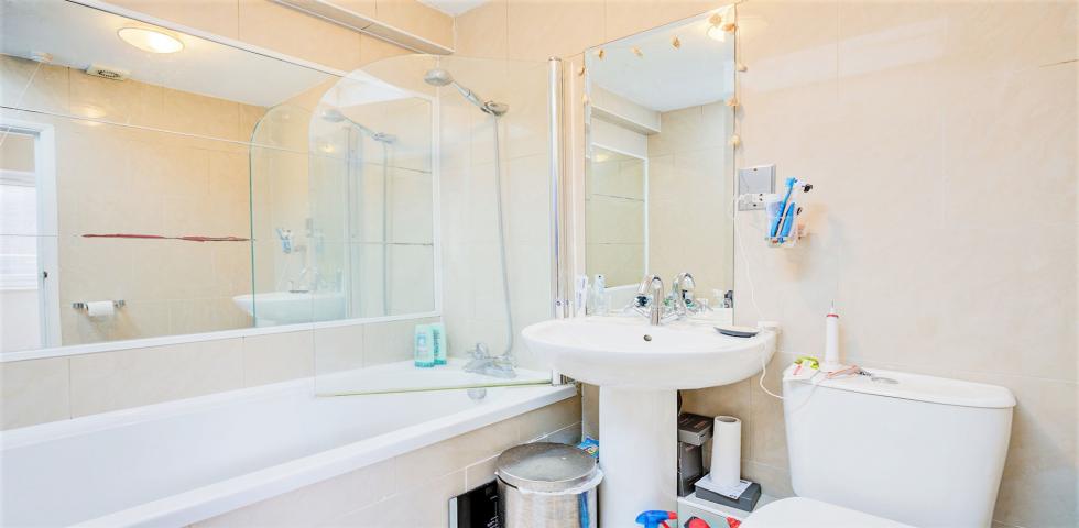 			3 Bedroom, 1 bath, 1 reception Flat			 Melrose Avenue, Willesden Green